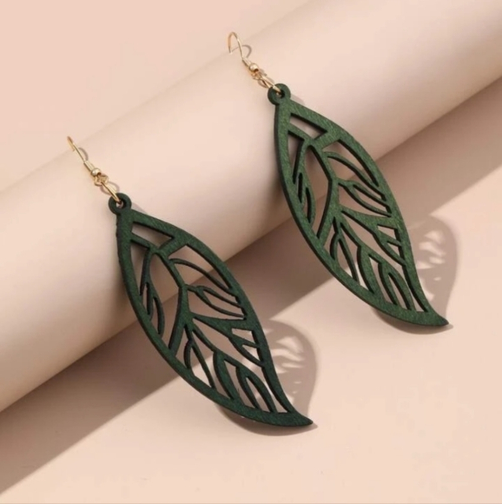 14K Gold Green Long Wooden Nature Hollow Leaf Shaped Drop Womens Earrings